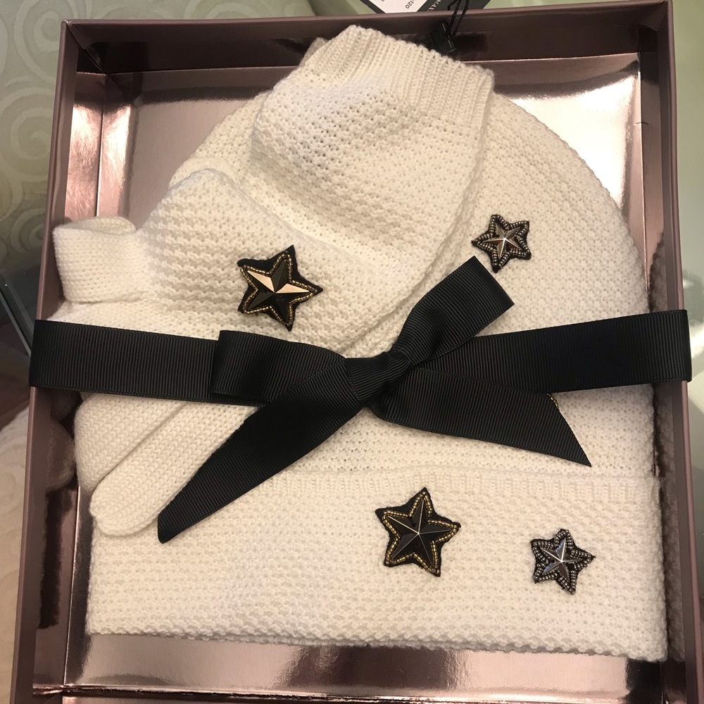 BCBG Hat and Gloves set, Ivory NIB